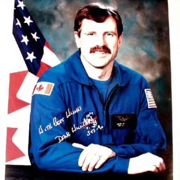 ASTRONAUT DAVE WILLIAMS UNUSED HAND SIGNED 8x10 COLOUR PHOTO, ORIGINAL RARE - Picture 1 of 2